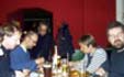 Der Kellner bringt Nachschub.